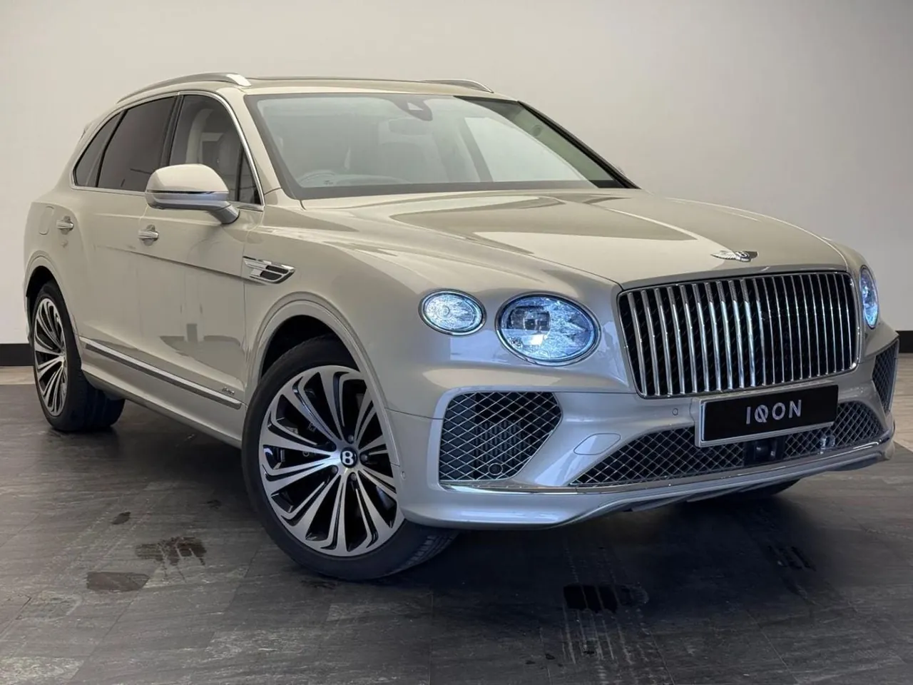 2024 Bentley Bentayga, photo 1 of 10 of this vehicle