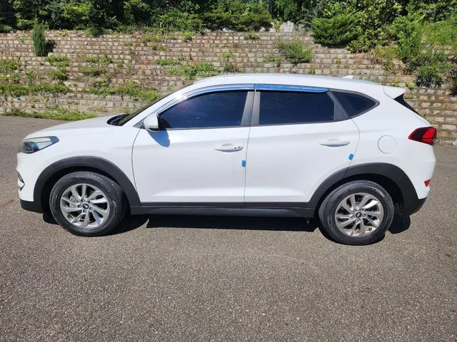 2017 Hyundai Tucson Standard, photo 4 of 8