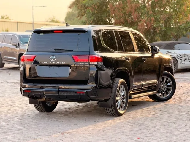 2022 Toyota Land Cruiser 300 GXR 4.0 V6, photo 3 of 10