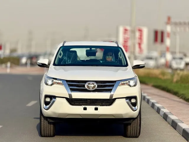 2018 Toyota Fortuner GXR 4.0, photo 2 of 10
