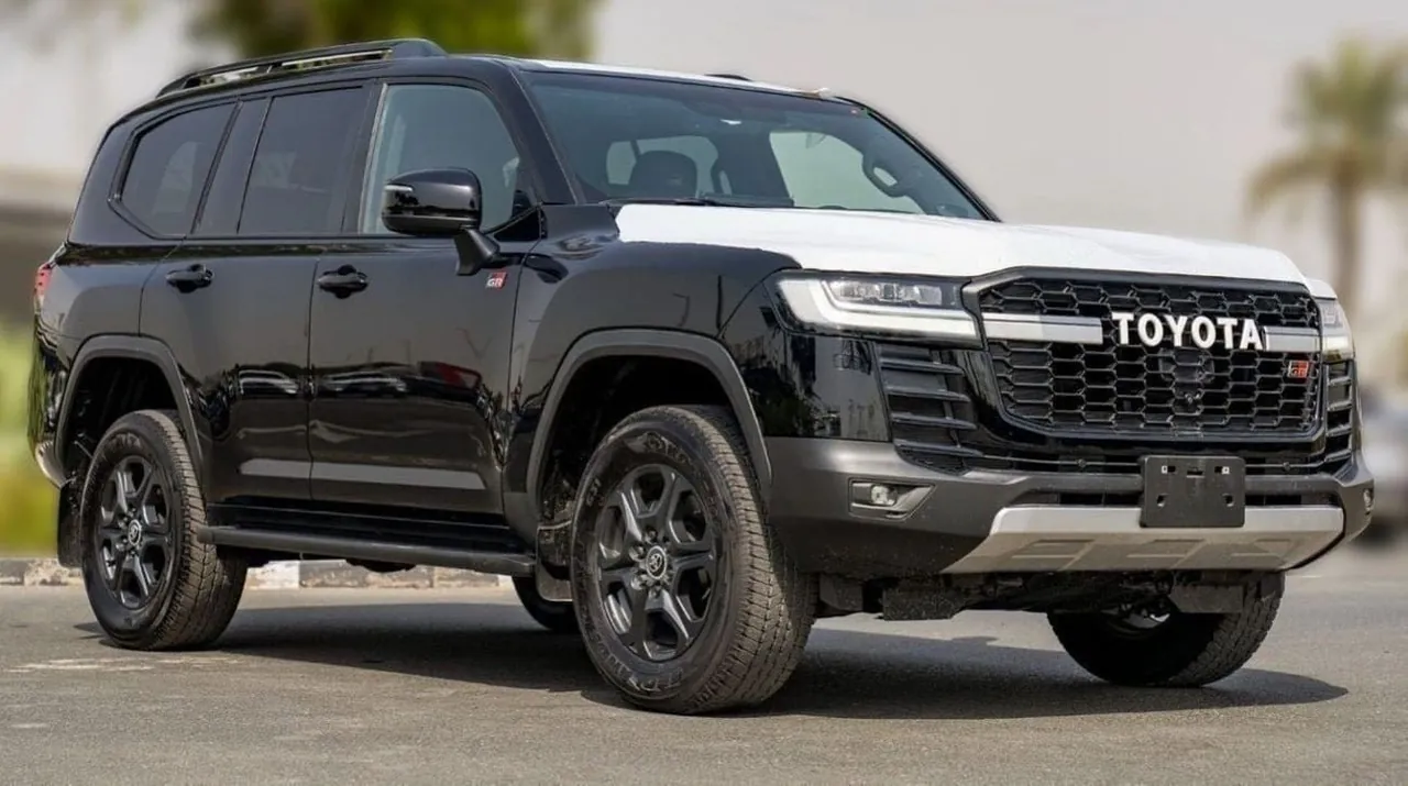 2024 Toyota Land Cruiser 300, photo 1 of 10 of this vehicle