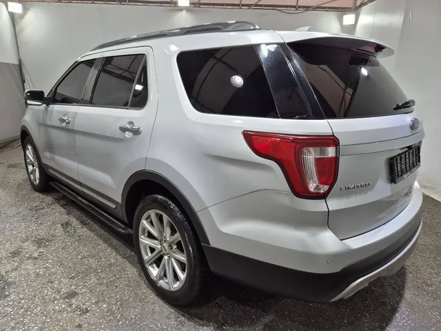 2017 Ford Explorer 2.3, photo 3 of 8