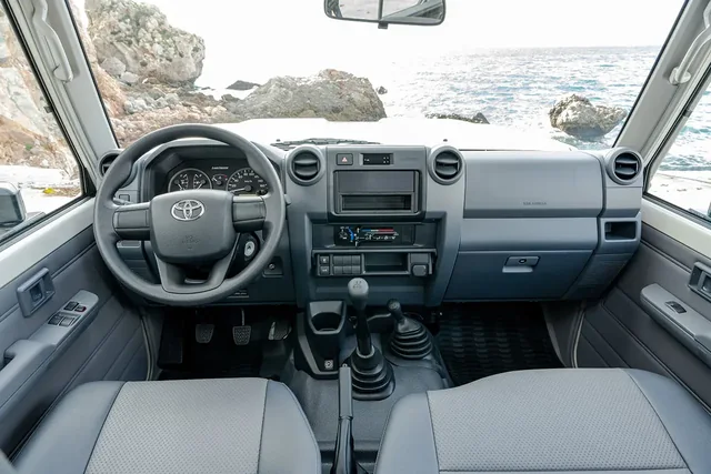 2026 Toyota Land Cruiser 79 Pickup full specification, photo 4 of 6