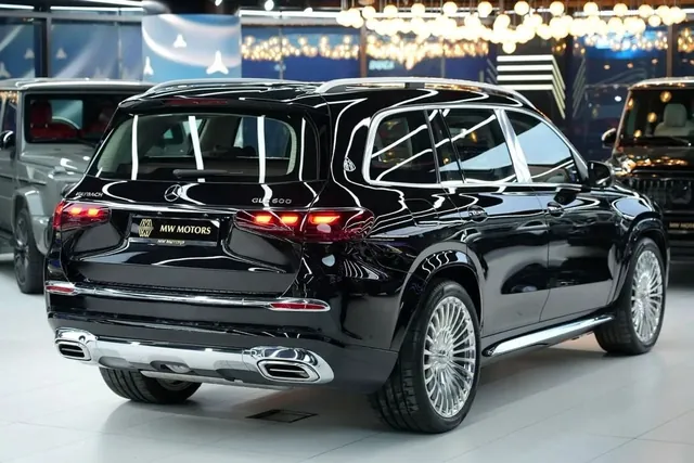 2026 Mercedes-Maybach GLS 600 4MATIC, photo 4 of 6