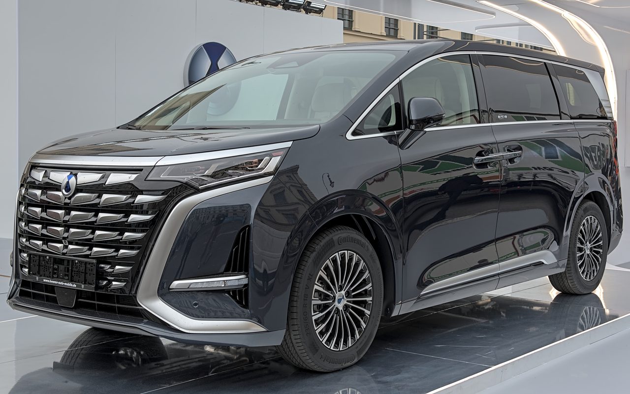 BYD Denza D9