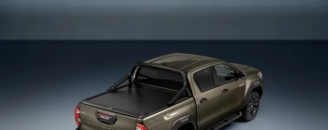 2026 Toyota Hilux Double Cab GLX 4x2 2.7 petrol, rear three-quarter view