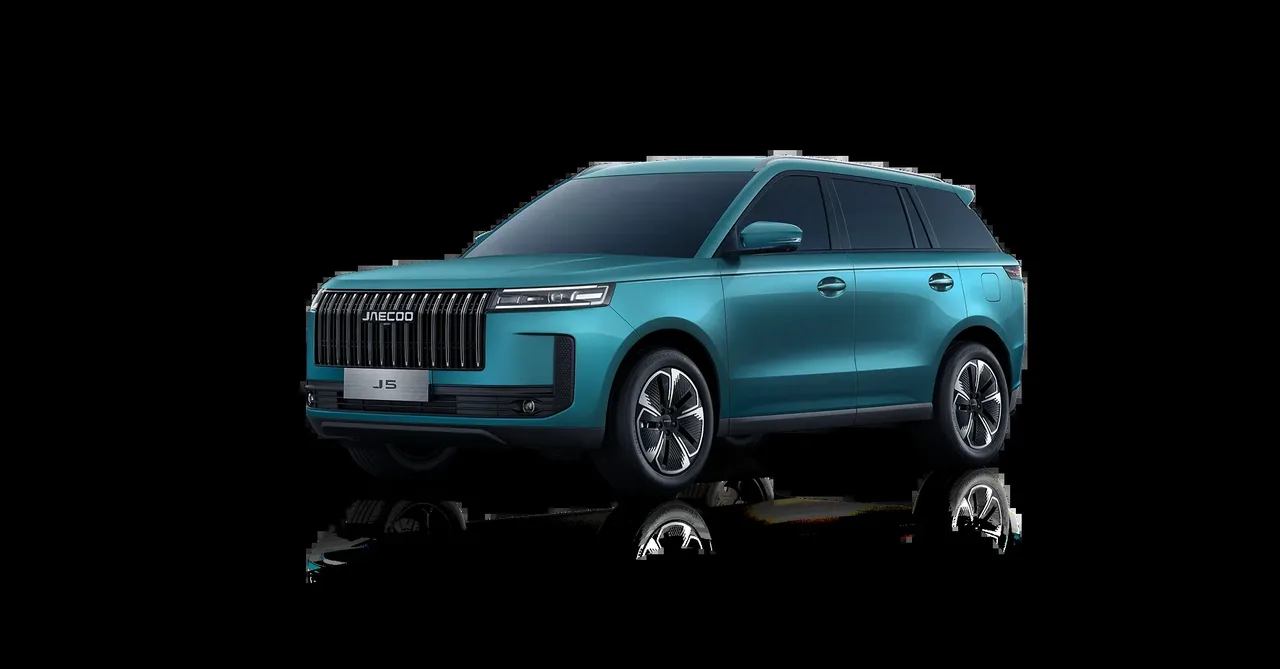 Green Jaecoo J5, front three-quarter view