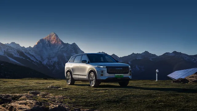 2026 Jaecoo J7 Flagship, front three-quarter view