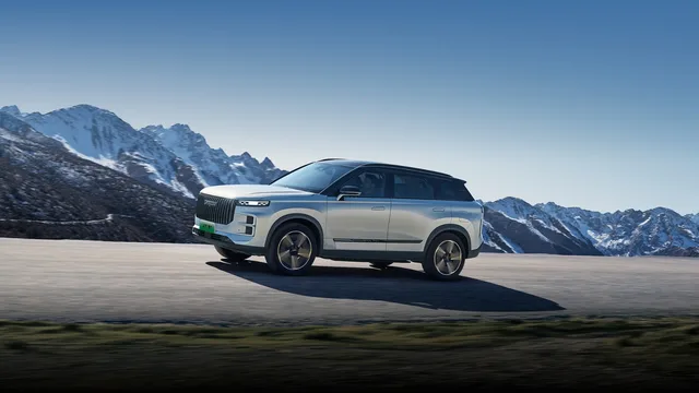 2026 Jaecoo J7 Flagship, front three-quarter view