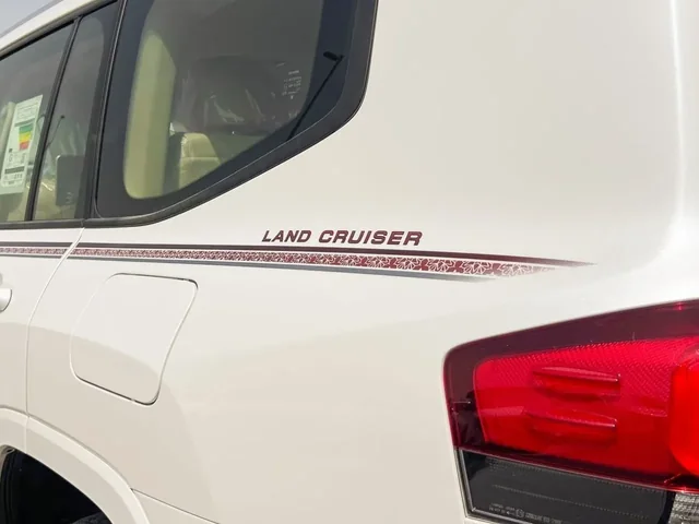 2026 Toyota Land Cruiser 300 EXR 4.0 V6 petrol, detail