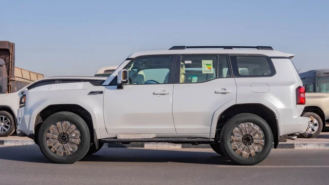 2026 Toyota Land Cruiser Prado VXR 2.8 diesel, opposite side view