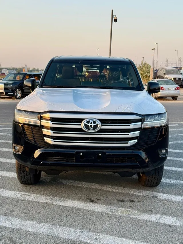 2026 Toyota Land Cruiser 300 GXR 4.0 V6, photo 3 of 6