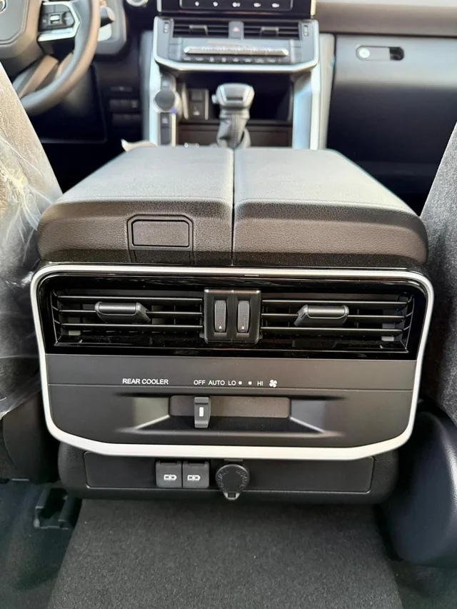2026 Toyota Land Cruiser 300 GXR 4.0 V6, photo 5 of 6