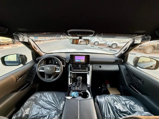 2026 Toyota Land Cruiser 300 GXR 4.0 V6, photo 6 of 6