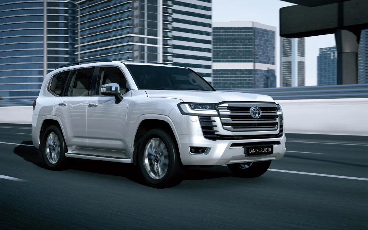 2026 Toyota Land Cruiser 300 GXR 3.5L V6 Twin Turbo, front three-quarter view