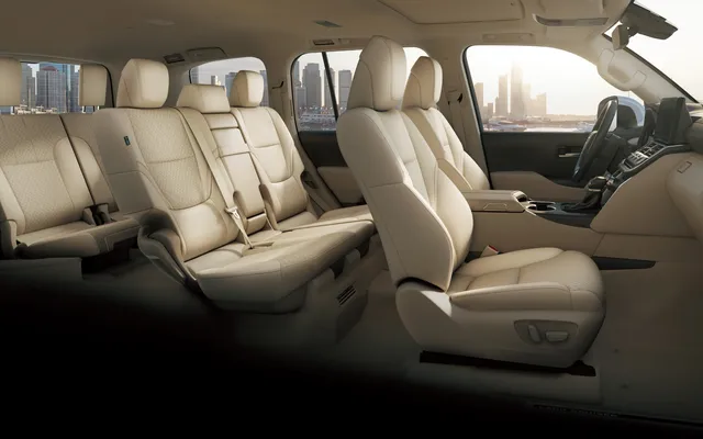 2026 Toyota Land Cruiser 300 GXR 3.5L V6 Twin Turbo, seats